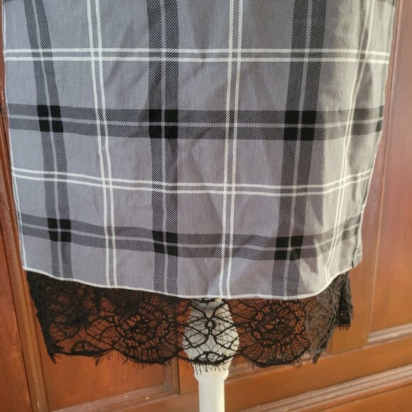 Torrid Womens Size 1 Plaid Pencil Skirt With Lace Hem - Picture 3 of 6